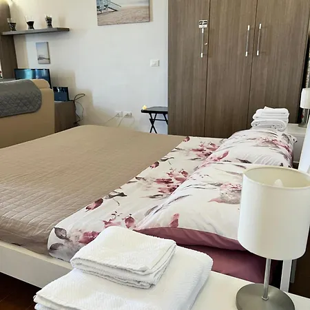 Tramonto Suite-rome Airport Fco-fronte Mare アパート フィウミチーノ